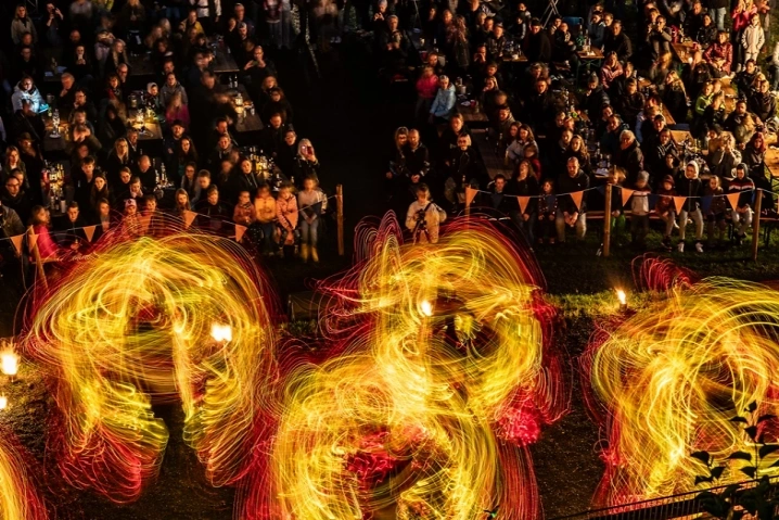 Feuershow "Flaming Disco" - Pfingstsonntag 2025 Schlossberg, 35683 Dillenburg, Schloßberg 20, 35683 Dillenburg Tickets